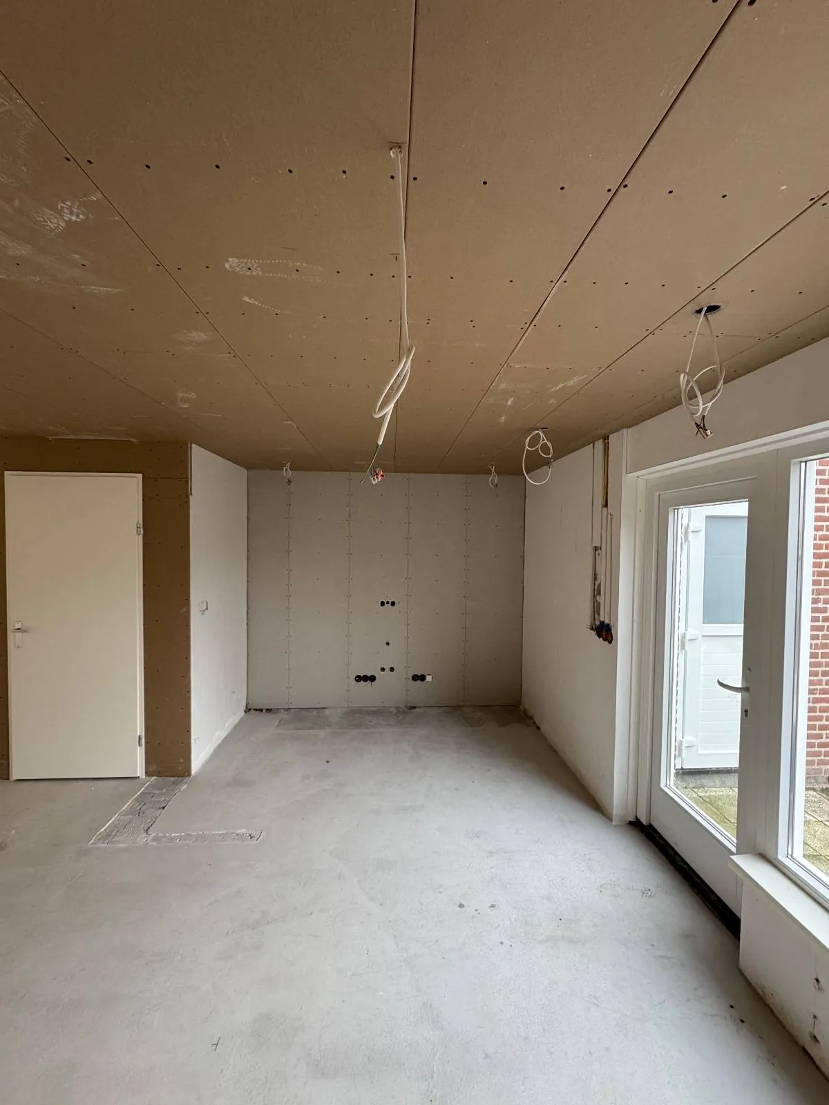 Verbouwing in uitvoering met nieuw leidingwerk in Flevoland